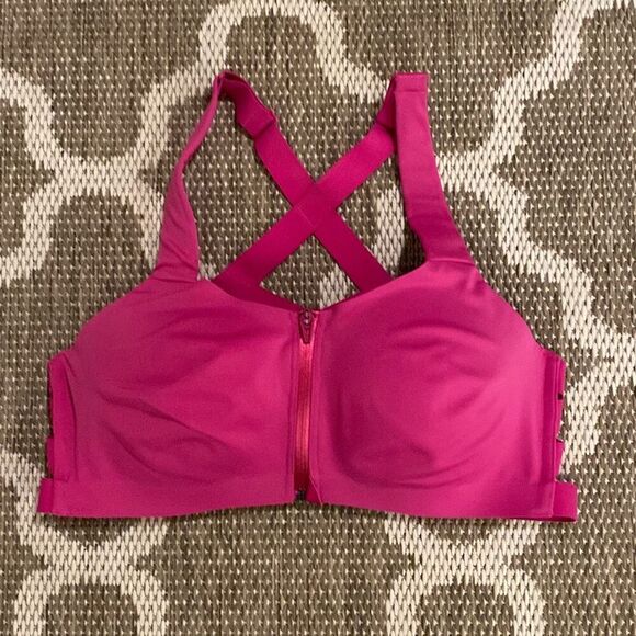Victoria's Secret Other - Victoria’s Secret sports bra, knockout by Victoria’s Secret size 38D ￼